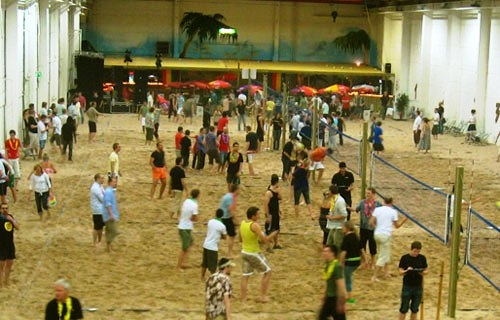 Beachhallen som byggs om för beach soccer inför cupen
