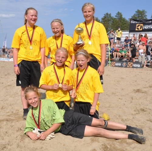 Queens of the beach