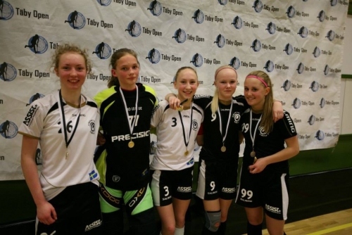 F00/01 - All Star Team 2015 - Målvakt: Hanna Ransgart,  Täby FC F00 Vit, Utespelare: Lovisa Swedenborg och Cecilia Lindström, Täby FC F00 Vit, Jennifer Forsberg och Julia Zachrisson, Täby FC F01 Svart 